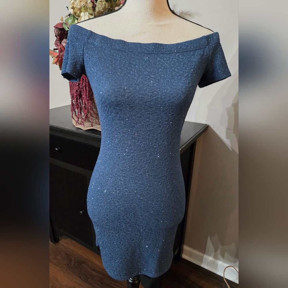 Stunning Sparkly Off-Shoulder Stretch Fitted Dress